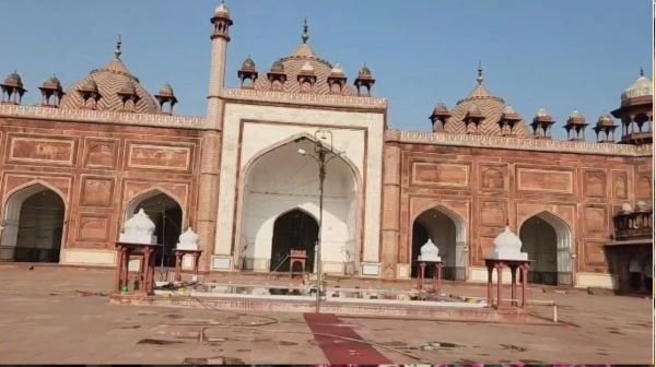 Agra: Head of a banned animal found in Jama Masjid, tension in the area...