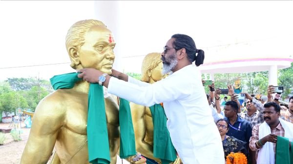 CM Soren paid tribute to the late father of former minister Badal Patralekh