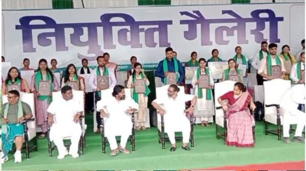 Sahebganj: Chief Minister Hemant Soren paid tribute to martyr Sidhu-Kanhu on their birth anniversary