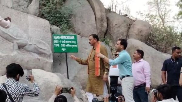 State Health Minister Shyam Bihari Jaiswal inaugurated the Gondwana Marine Fossils Park