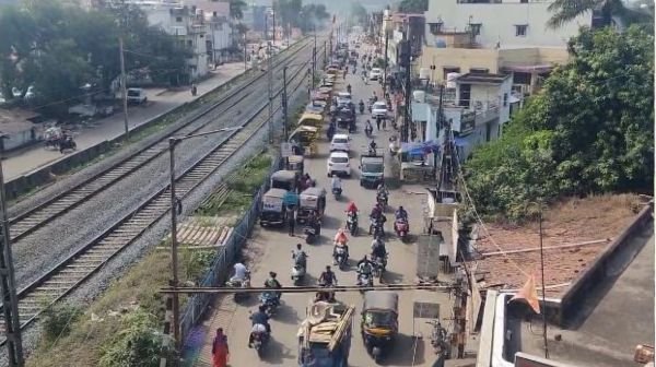 Korba: In the drive to improve traffic system, traffic police took action against vehicles parked in no parking areas