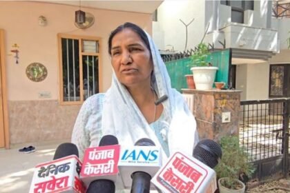 Two women stole 20 tolas of gold from a house on the pretext of massaging an elderly person