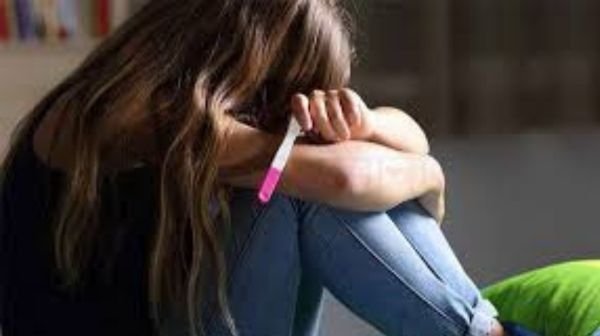 A 17-year-old minor gave birth to a child in Morena District Hospital