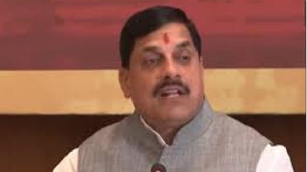 Chief Minister Dr. Yadav congratulated Prime Minister Shri Modi on receiving the "Sri Lanka Mitra Vibhushan" award