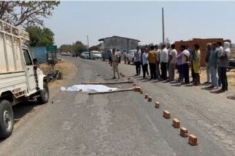 Balrampur: High speed truck hits bike rider, painful death