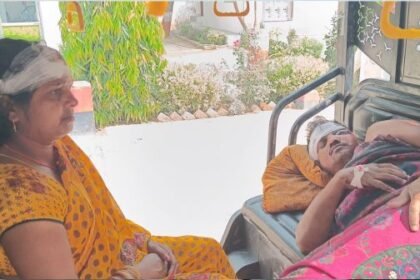 Maharajganj: Dispute over breaking a wall, fierce fight between two families