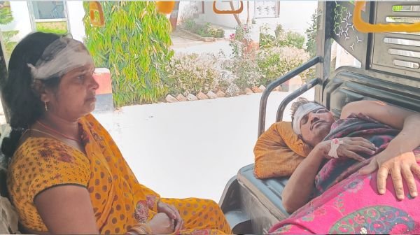 Maharajganj: Dispute over breaking a wall, fierce fight between two families