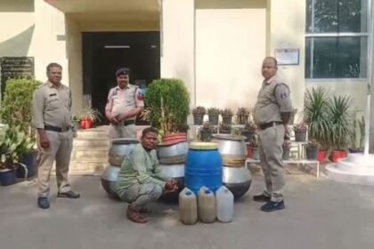 Raigarh: Chakradharnagar police raids illegal Mahua liquor in Bhelvatikara