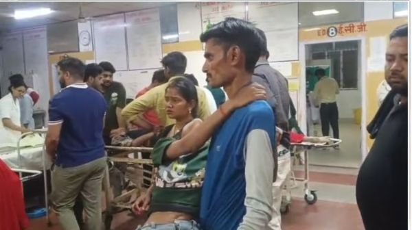 Major accident in Jalaun: Tractor-trolley full of devotees overturned