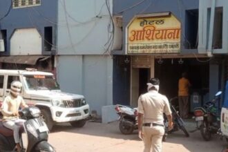 A young man hanged himself in a Dhamtari lodge, mentioned cancer as the reason in the suicide note
