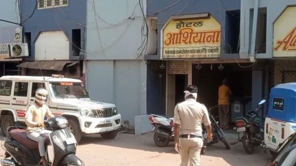 A young man hanged himself in a Dhamtari lodge, mentioned cancer as the reason in the suicide note