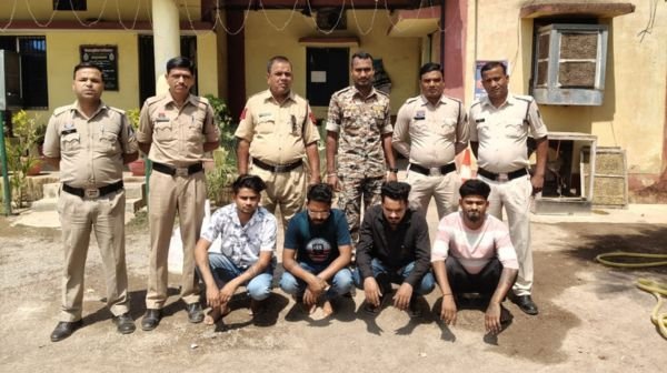 Four bookies arrested while playing online betting in Kawardha