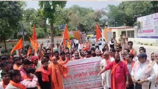 Anger of Hindu organizations in Bareilly: Mamta Banerjee's effigy burnt