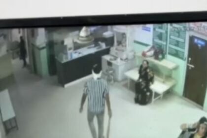 Agra: Masked men create havoc in Samay Hospital, vandalize with sticks
