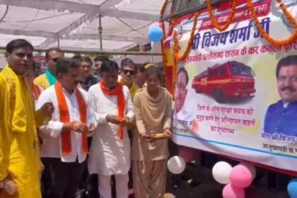 Kabirdham gets a big gift in the fire fighting sector: Two fire brigade vehicles including a state-of-the-art foam vendor unit