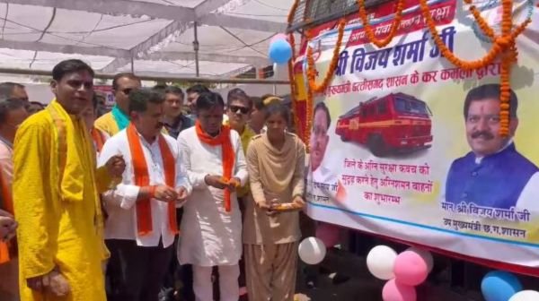 Kabirdham gets a big gift in the fire fighting sector: Two fire brigade vehicles including a state-of-the-art foam vendor unit