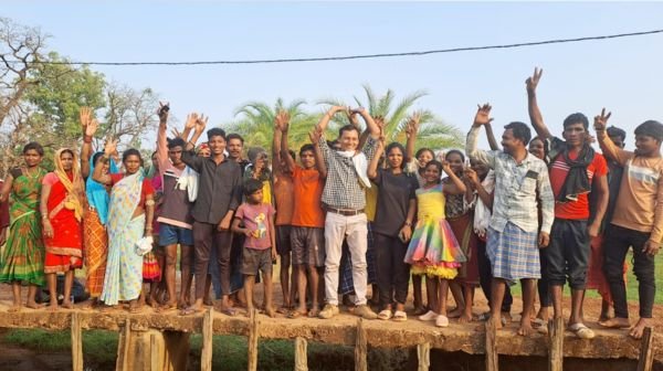 Antagarh: When the government and administration did not listen to the demand, the villagers built the bridge themselves – set an example