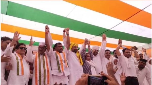 Raipur: Congress gheraoes CM house in protest against rape of an innocent girl from Durg