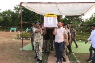 Bijapur: Last farewell to soldier Manoj Pujari who was martyred in IED blast