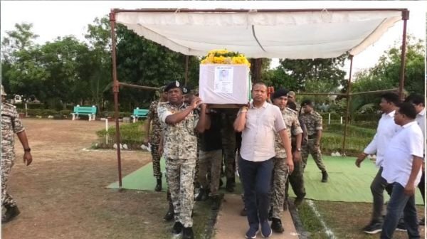 Bijapur: Last farewell to soldier Manoj Pujari who was martyred in IED blast