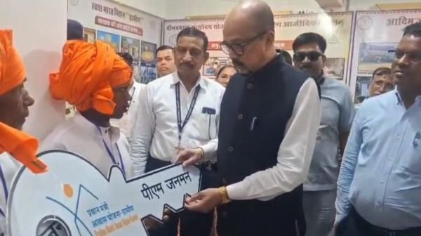 Governor Ramen Deka reached Balrampur, welcomed at the joint district office