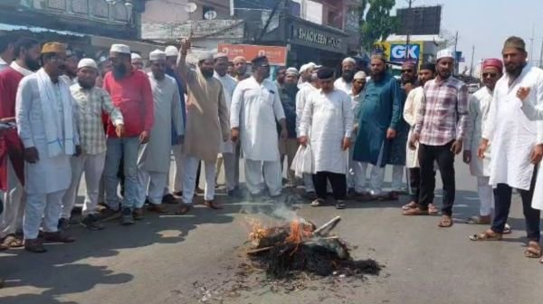 Muslim community burnt effigy against terrorism in Kondagaon