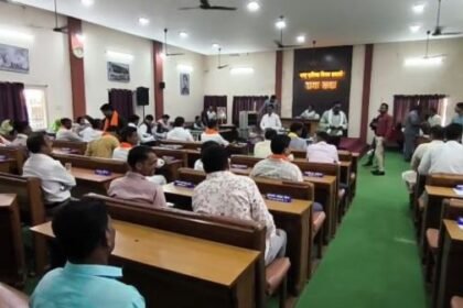 The budget meeting of the general assembly of Dhamtari Municipal Corporation was tumultuous