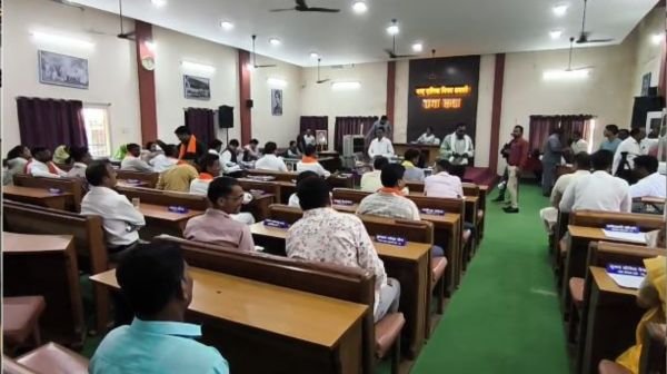 The budget meeting of the general assembly of Dhamtari Municipal Corporation was tumultuous