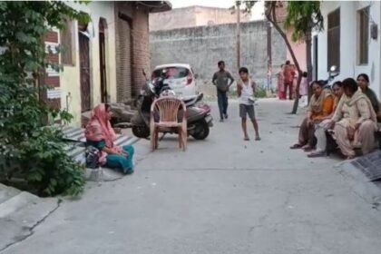 In Muzaffarnagar, a woman along with her daughter staged a sit-in outside her in-laws' house