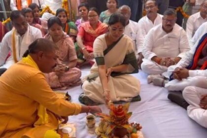Union Minister Anupriya Patel performed the Bhoomi Pujan of Amrit Pharmacy in Mirzapur