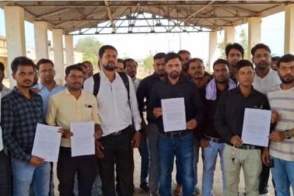 Bemetara: Panchayat secretaries' strike gets support