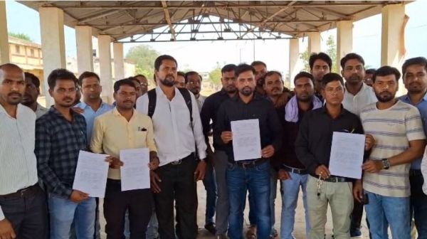 Bemetara: Panchayat secretaries' strike gets support