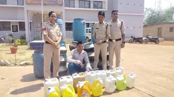Big action by Fingeshwar police, accused arrested with 105 liters of Mahua liquor