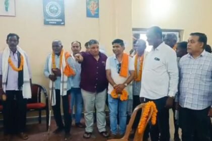Surguja-Lakhanpur: MLA Rajesh Aggarwal honored prominent people of Scheduled Caste society