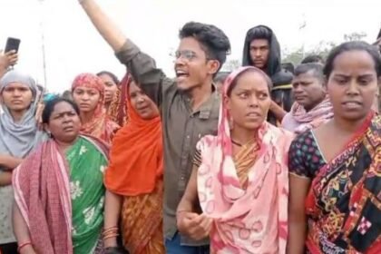 Laborer dies due to electric shock, angry family members block the road