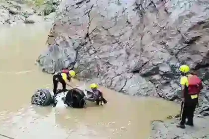 Car Falls into Alaknanda River in Tehri: One Injured, Five Missing