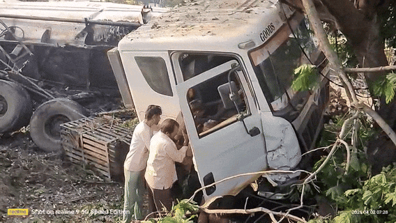 Badnawar: Major accident averted due to collision between truck and tractor, driver injured