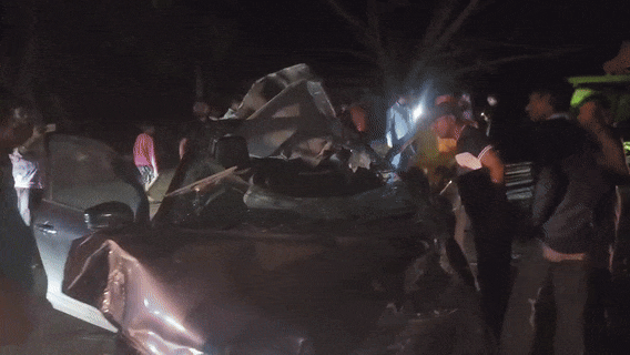 Horrible road accident in Bemetara: Baleno rams into parked harvester