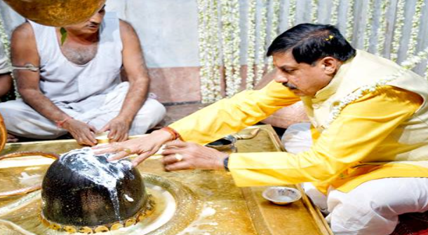 CM Dr. Yadav saw the archaeological splendor of Mandu, visited Jahaaz Mahal and Hindola Mahal