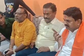 MP angry with the liquor shop opened near the temple, said to the collector- I will meet you on the road next time!