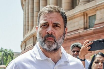 वक्फ बिल पर बवाल: चर्च की जमीन को लेकर RSS पत्रिका ने हटाया लेख, राहुल गांधी बोले- 'अब ईसाइयों को निशाना?