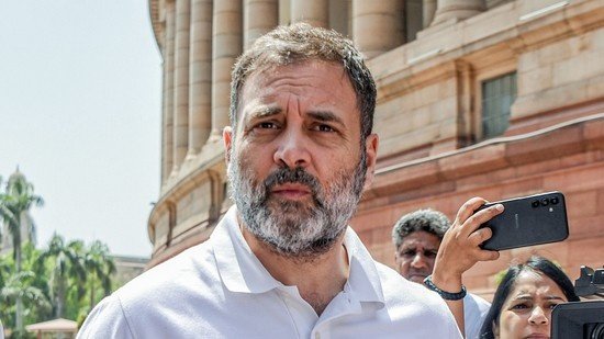 वक्फ बिल पर बवाल: चर्च की जमीन को लेकर RSS पत्रिका ने हटाया लेख, राहुल गांधी बोले- 'अब ईसाइयों को निशाना?