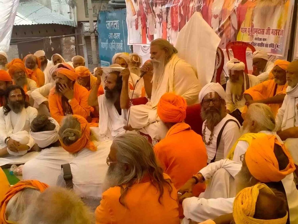 संत समाज का सरकार को चेतावनी: 'हाइवे नहीं बना तो सत्ता पर नहीं रहने का हक