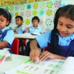 महाराष्ट्र सरकार ने प्राथमिक कक्षाओं में हिंदी अनिवार्यता पर रोक लगाई