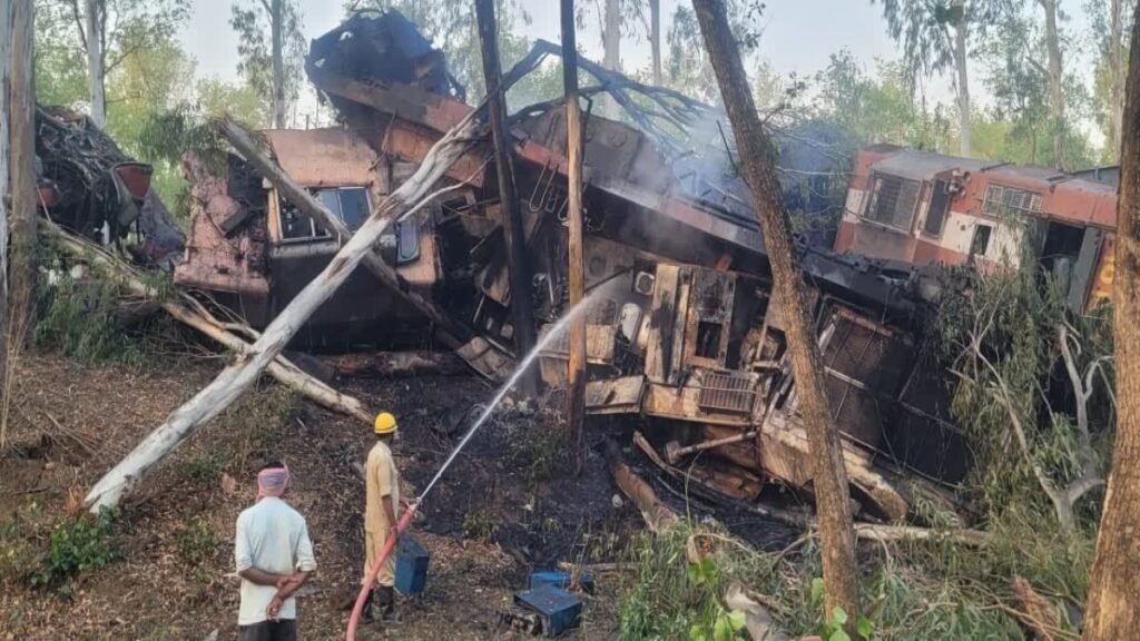 साहिबगंज में दो मालगाड़ियों की जोरदार टक्कर