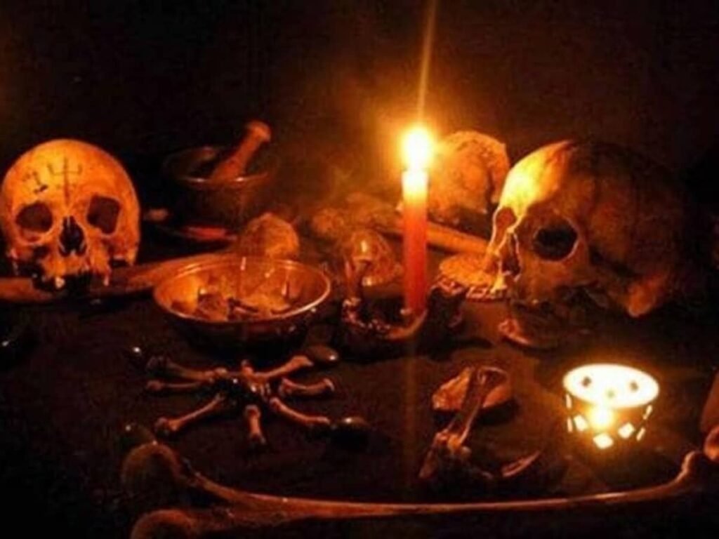 आगरा की महिला ने पति के तांत्रिक उत्पीड़न