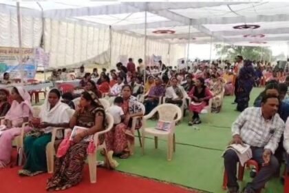 Top ten students were honoured in Khargwan block, parents also received certificates