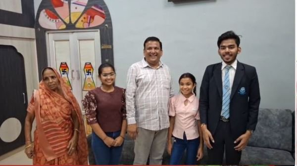 Abhinav Jain of Bemetara topped the district by scoring 98.20% marks in CBSE 12th