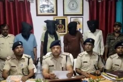 Godda police busted a gang of thieves, three thieves and a goldsmith arrested