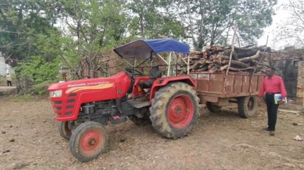 Tractor carrying illegal wood in Khudiya forest area seized, driver arrested